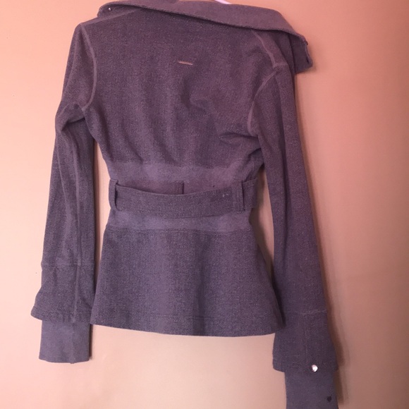 Womens Lululemon sweater/jacket EUC only wore handful of times if that many. - Picture 9 of 10